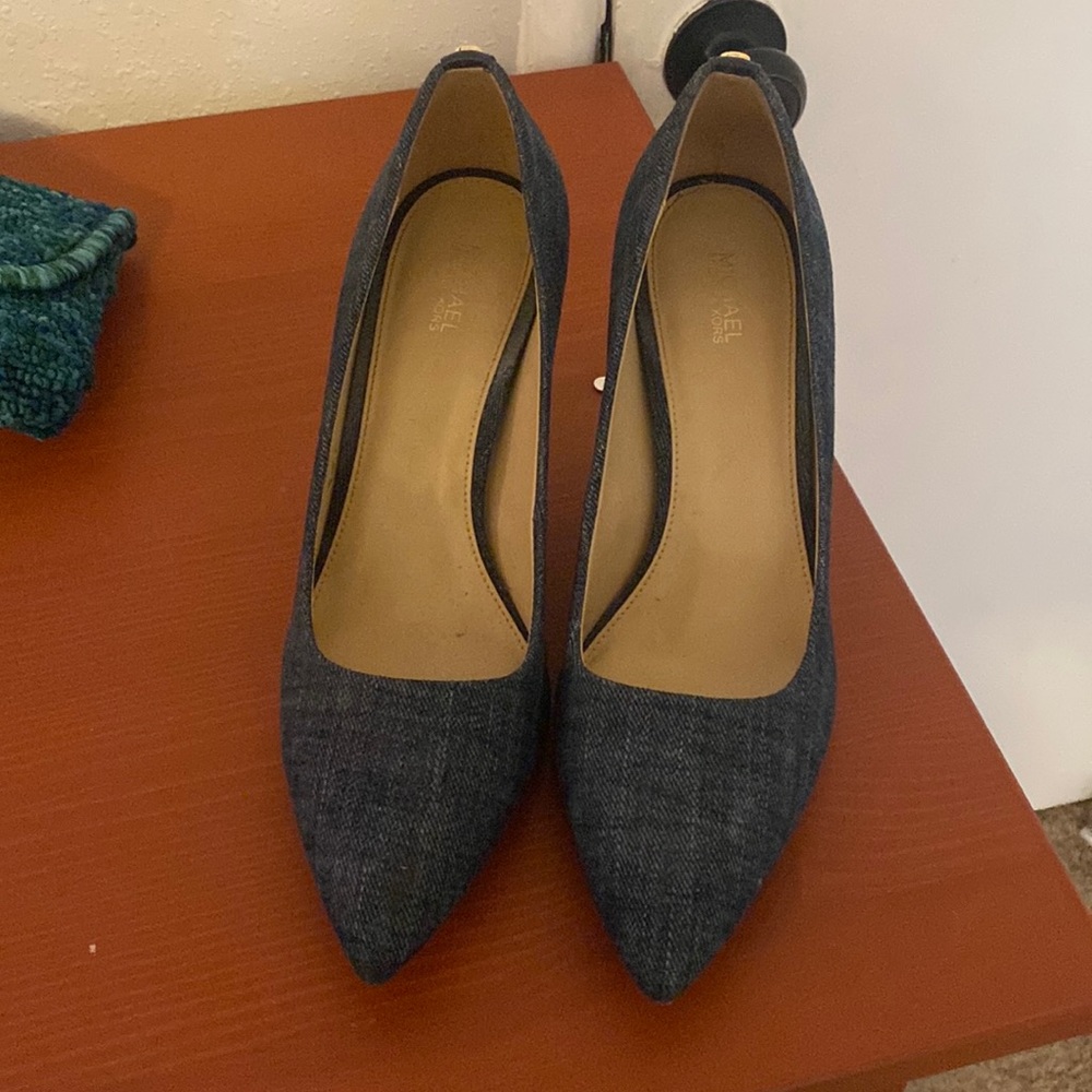 Michael Khors navy blue pumps size 9